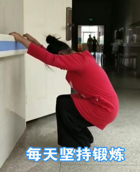 13歲女孩自幼患“腦癱”，行動受阻，經(jīng)系統(tǒng)康復(fù)治療能獨立步行！