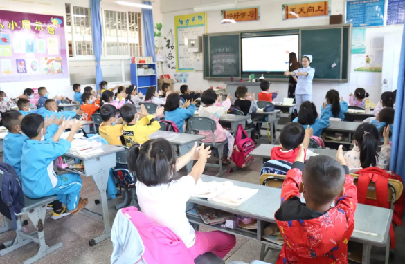保山安利醫(yī)院為隆陽區(qū)四小、五小、七小、漢莊小學、永昌小學開展復學疫情防護知識培訓