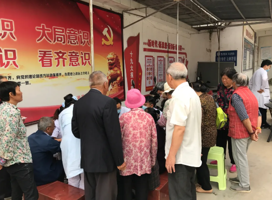 保山安利醫(yī)院到窯灣、龔家莊社區(qū)開展義診活動