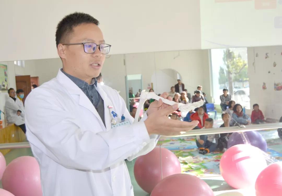 暑期青少年脊柱健康公益課，線上一對一教學(xué)指導(dǎo)！